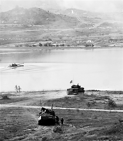 搶灘登陸。李世勇攝