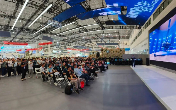 兵器工業集團舉辦專場軍貿新產品發布會,多款最新地面裝備精彩亮相 兵器工業集團舉辦專場軍貿新產品發布會,多款最新地面裝備精彩亮相